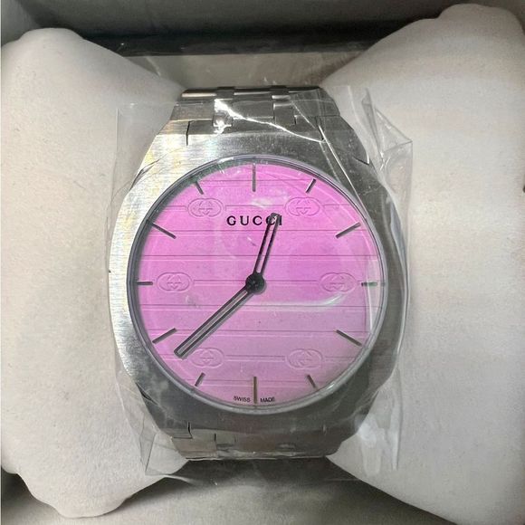NIB Pink Gucci Watch - Picture 5 of 9